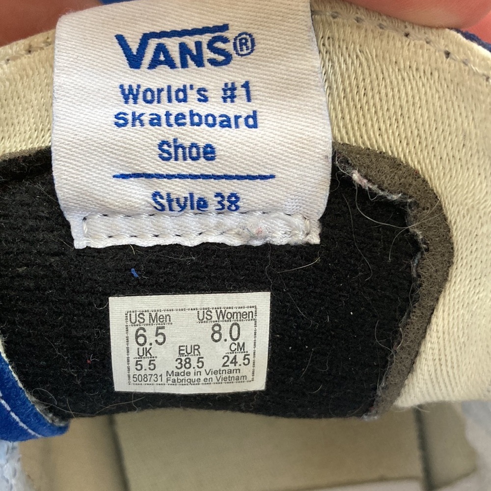 Vans - Picture 6 of 7